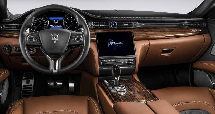 Interior of 2018 Maserati Quattroporte
